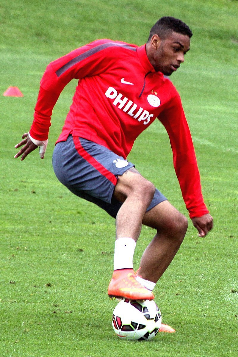 埃因霍温内部会议纪要流出——冲刺阶段回应争议，中超使命明确，控场能力受关注的简单介绍